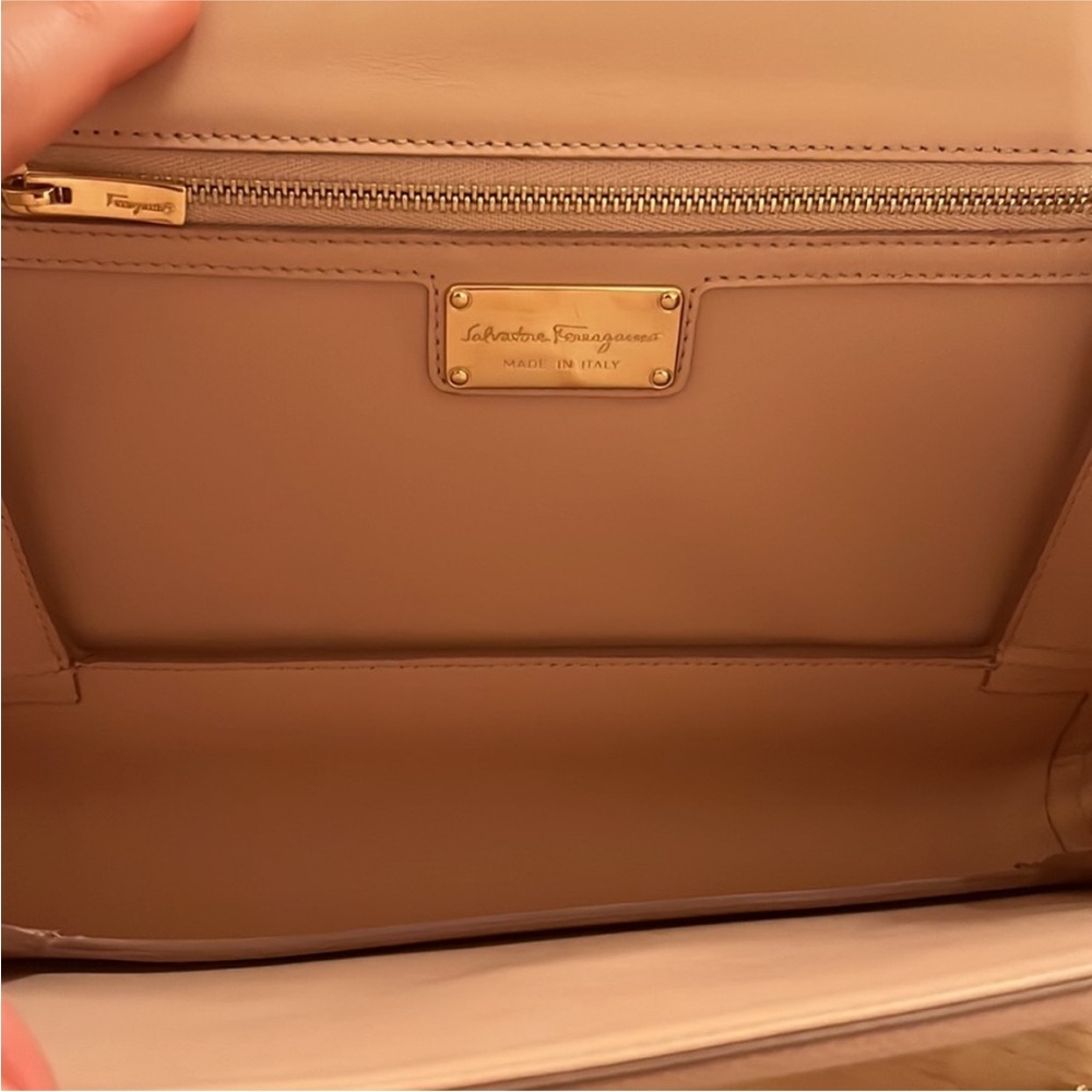 Salvatore Ferragamo Ginny Light Pink Leather Purse - Picture 9 of 16